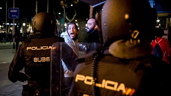 В Мадриде произошли столкновения между протестующими и полицией