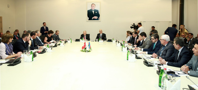 В Баку проходит азербайджано-швейцарский бизнес-форум
