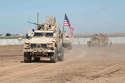 "США перебросили группу военнослужащих из Сирии в Ирак" - Reuters
