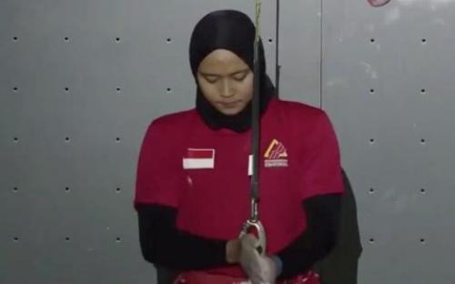 Мусульманка в хиджабе установила мировой рекорд по скалолазанью
