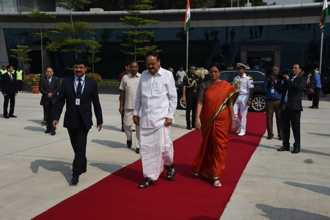 Вице-президент Индии вылетел в Баку

