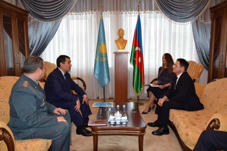 Министр обороны Казахстана посетит Азербайджан
