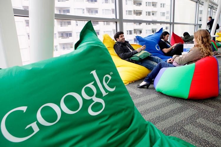 Сотрудники Google обвинили руководство в шпионаже за ними