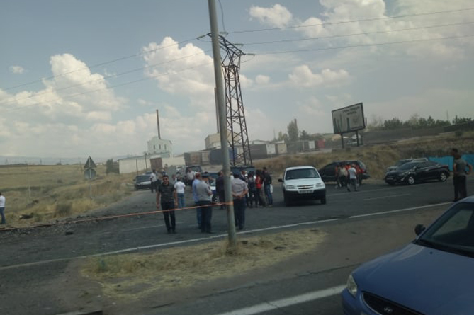 В Армении два человека погибли при взрыве машины
