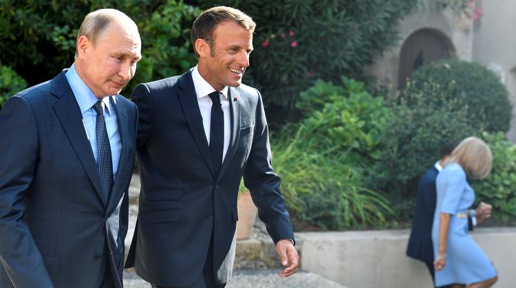 Путин обсудил с Макроном российско-турецкие переговоры 