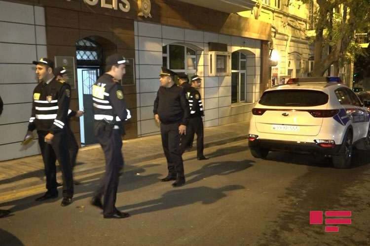 В Баку пьяный водитель «лондонского такси» устроил гонки с полицией  - ФОТО