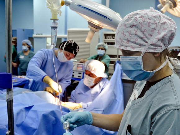 Американские врачи провели операцию на мозге в прямом эфире - ВИДЕО