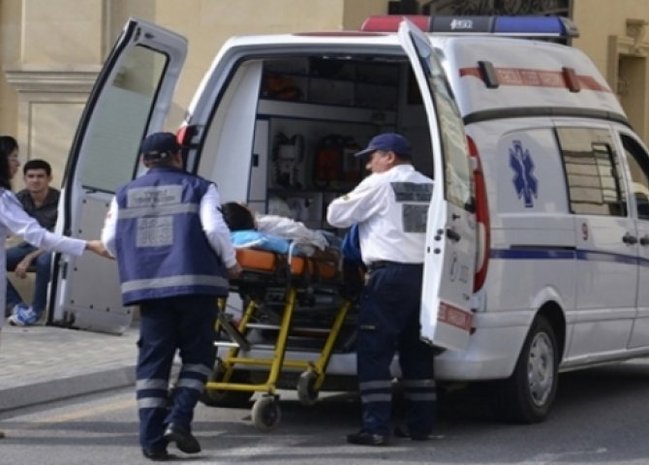 В Евлахе перевернулся Nissan, ранены две женщины