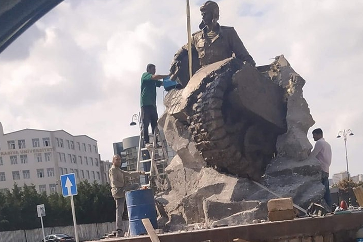 В Баку устанавливается памятник Национальному Герою Альберту Агарунову
