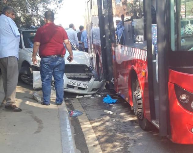 В Баку автобус попал в ДТП, одной из пострадавших ампутировали ногу