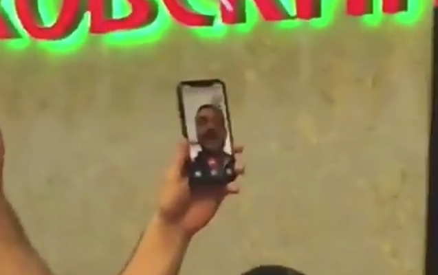 Азербайджанский вор в законе посредством смартфона наблюдал за танцами гостей ресторана  - ВИДЕО