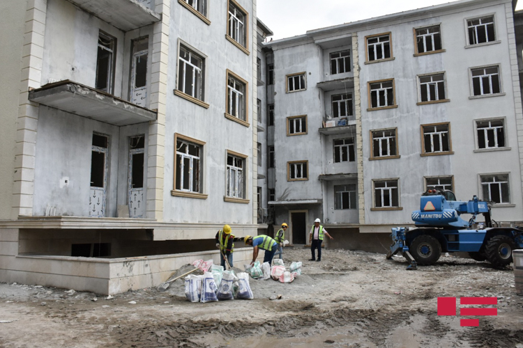 В Азербайджане восстанавливают пострадавшие от землетрясения дома