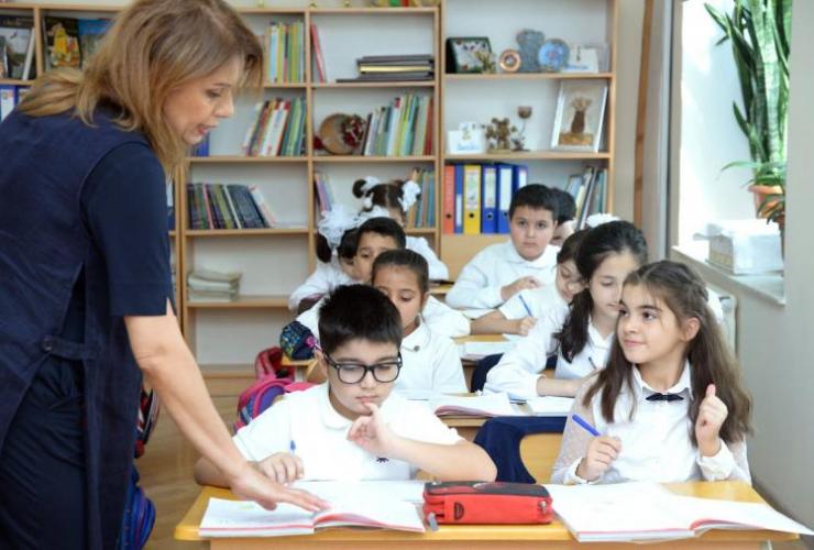 В новом учебном году в школы Баку пойдут около 415 тыс. учеников