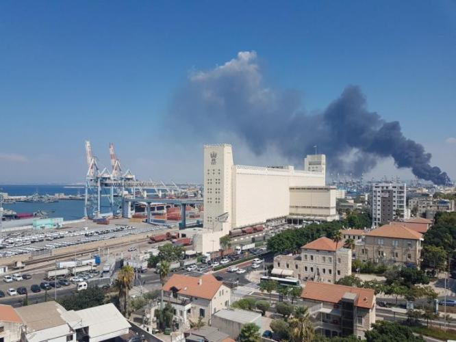 В израильском порту горит завод по производству масла - ВИДЕО