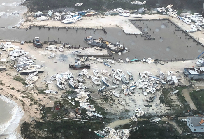 Число жертв урагана "Дориан" на Багамах достигло 30 человек
