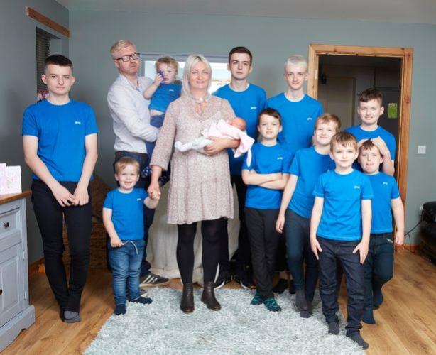 В Британии мать десяти мальчиков впервые родила девочку - ФОТО