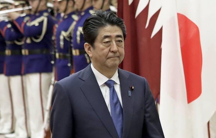 Абэ распустил правительство Японии
