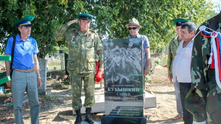 В России открыли памятную плиту воину, учившемуся в Азербайджане