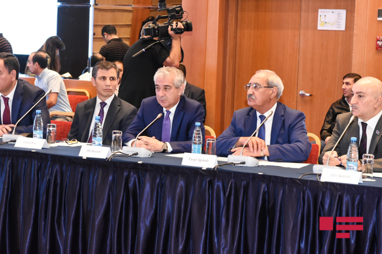 В Баку прошел «круглый стол» с участием ряда политических партий - ОБНОВЛЕНО - ФОТО