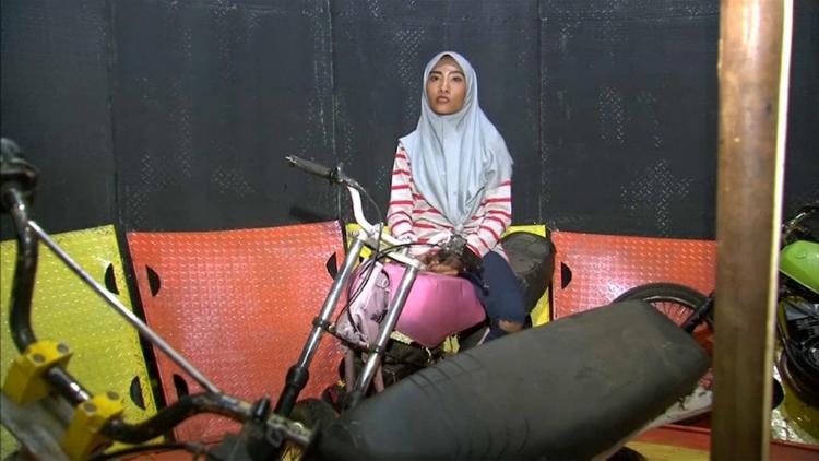 Экстремалка в хиджабе выполнила сложнейший трюк на «Стене смерти»
