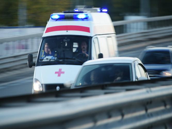 В Баку столкнулись грузовик и легковушка: есть погибший