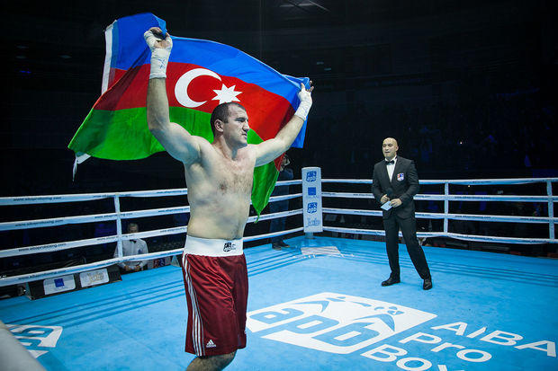 Азербайджанский боксер одержал победу в первом бою в профессиональном боксе
