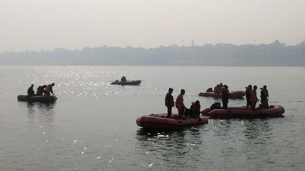 В Индии двенадцать человек погибли при опрокидывании лодки
