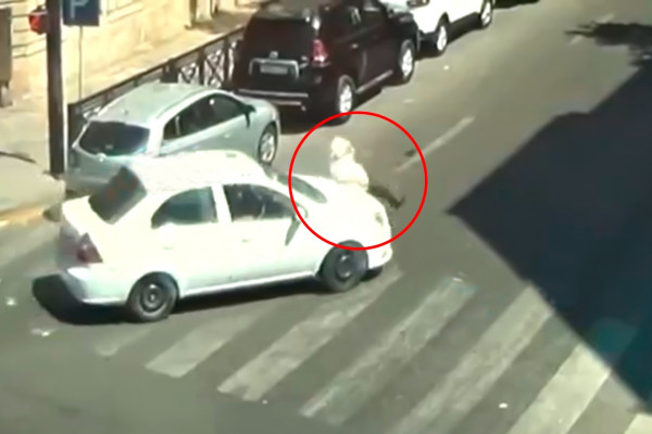 Камеры запечатлели смертельный автонаезд на пешехода в Баку  - ВИДЕО
