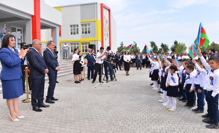 Джейхун Байрамов принял участие в открытии школы в Губинском районе - ФОТО