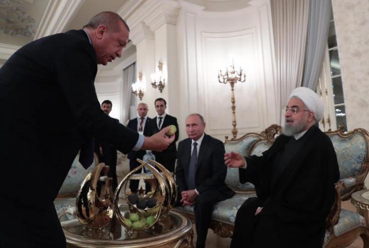 Эрдоган угостил инжиром президентов России и Ирана - ФОТО