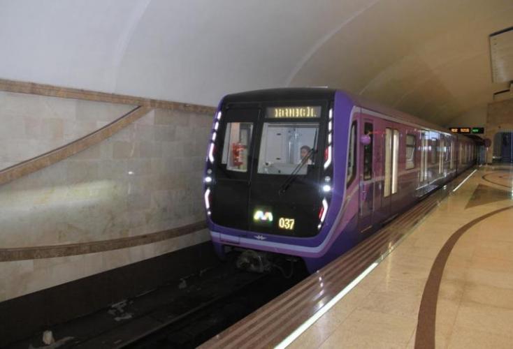 В движении поездов в бакинском метро возникли проблемы