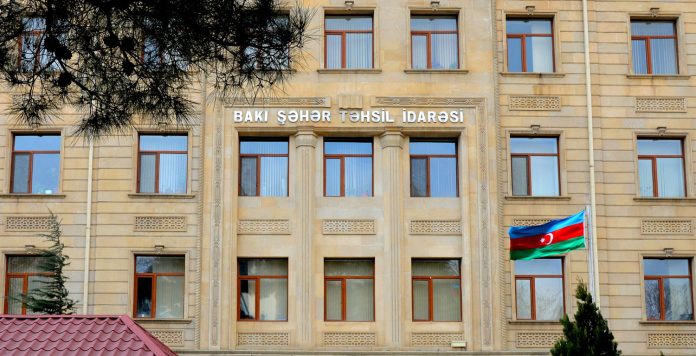 В Баку продлено время приема учеников в первый класс

