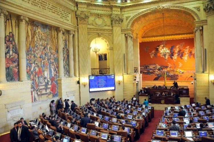Парламент Колумбии наградил азербайджанского дипломата орденом - ВИДЕО