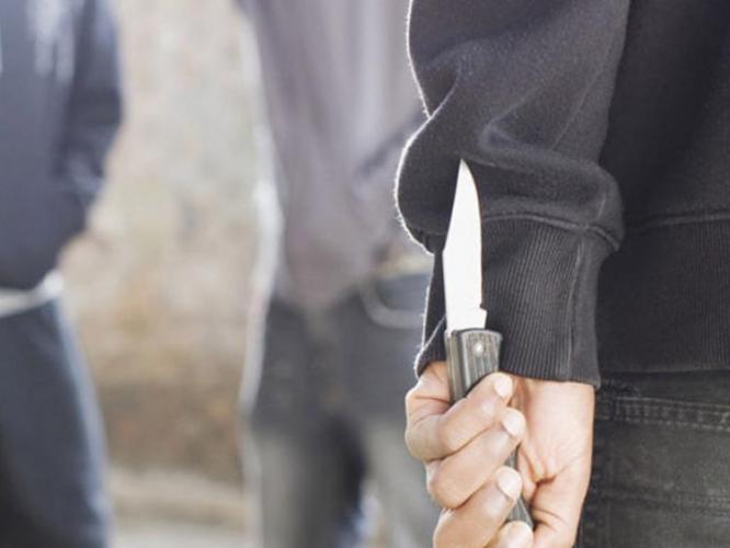 В Баку подросток нанес 7 ножевых ударов парню, написавшему сообщение его матери
