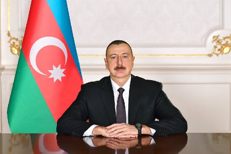 Ильхам Алиев наградил нефтяников