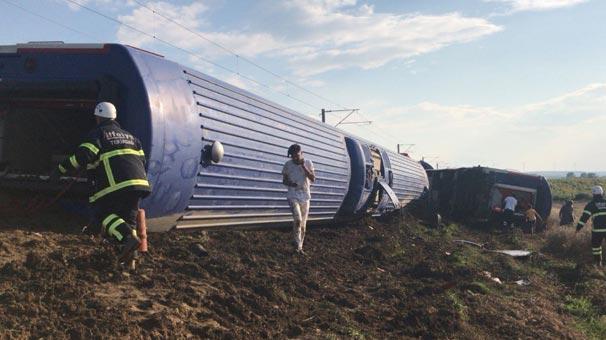 В Турции сошел с рельсов скоростной поезд: дввое погибших