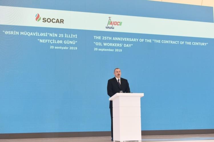 Ильхам Алиев участвует в церемонии по случаю 25-летия «Контракта века» и Дня нефтяника - ОБНОВЛЕНО