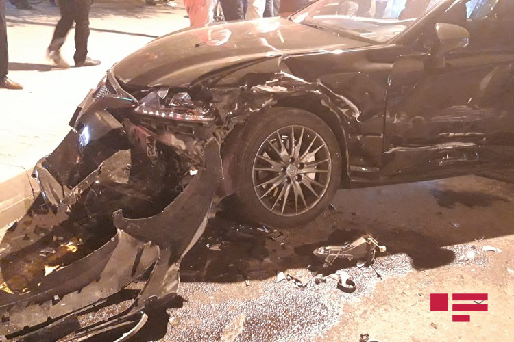 В Мингячевире столкнулись 3 автомобиля: есть пострадавшая - ФОТО