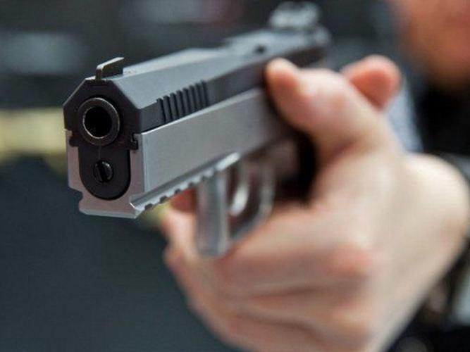 В Хызы ранее судимый мужчина угрожал оружием полицейским