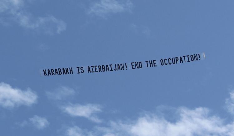 В небе над Лос-Анджелесом подняли баннер "Карабах - это Азербайджан! Конец оккупации!" - ФОТО