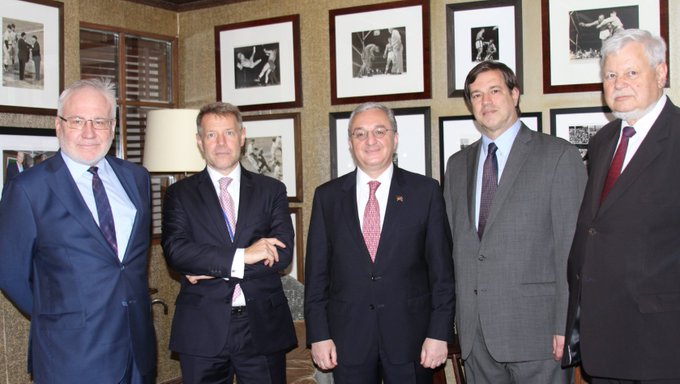 Глава МИД Армении встретился с сопредседателями