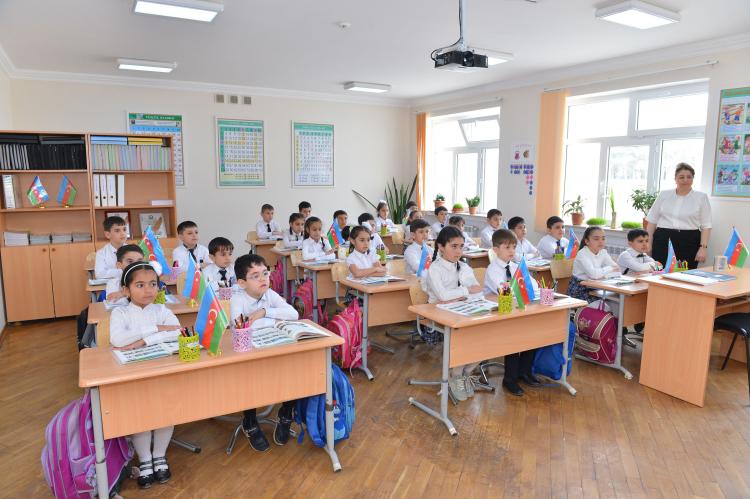 Минобразования Азербайджана назвало причины плотности учащихся в школах
