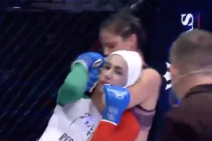Боец MMA задушила соперницу до потери сознания за 10 секунд - ВИДЕО