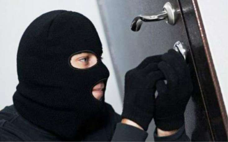 В Баку из дома украдены драгоценности на 17 тысяч манатов