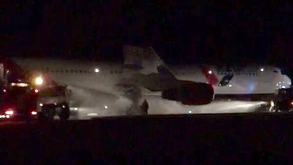 Boeing совершил жесткую посадку в Барнауле, ранены 49 человек