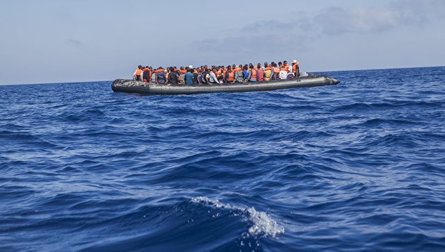 Вблизи греческого острова опрокинулась лодка с мигрантами, погибли дети



