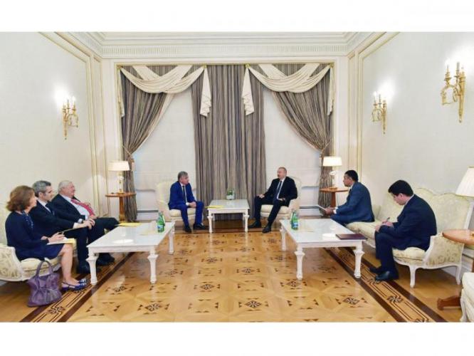 Ильхам Алиев принял председателя группы дружбы Франция-Кавказ
