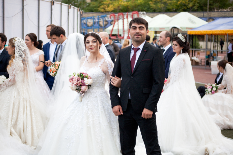 На массовой свадьбе в Дагестане приняла участие и пара из Азербайджана - ФОТО - ОБНОВЛЕНО