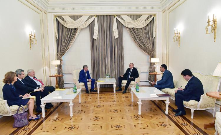 Ильхам Алиев: "Французско-азербайджанские связи успешно развиваются"

