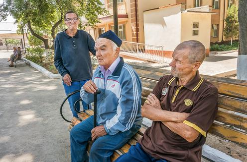 Узбекистан запретил покидать дома пожилым людям
